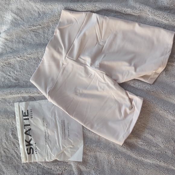 BNWOT Skatie Cece Bike Shorts Vanilla - Picture 8 of 8